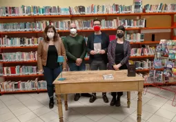 Da sinistra la assessora Lucia Rosso, il direttore della biblioteca di Chisa Pesio Fabio Dutto, lo scrittore Davide Ceraso, la bibliotecaria  Noemi Balbo 